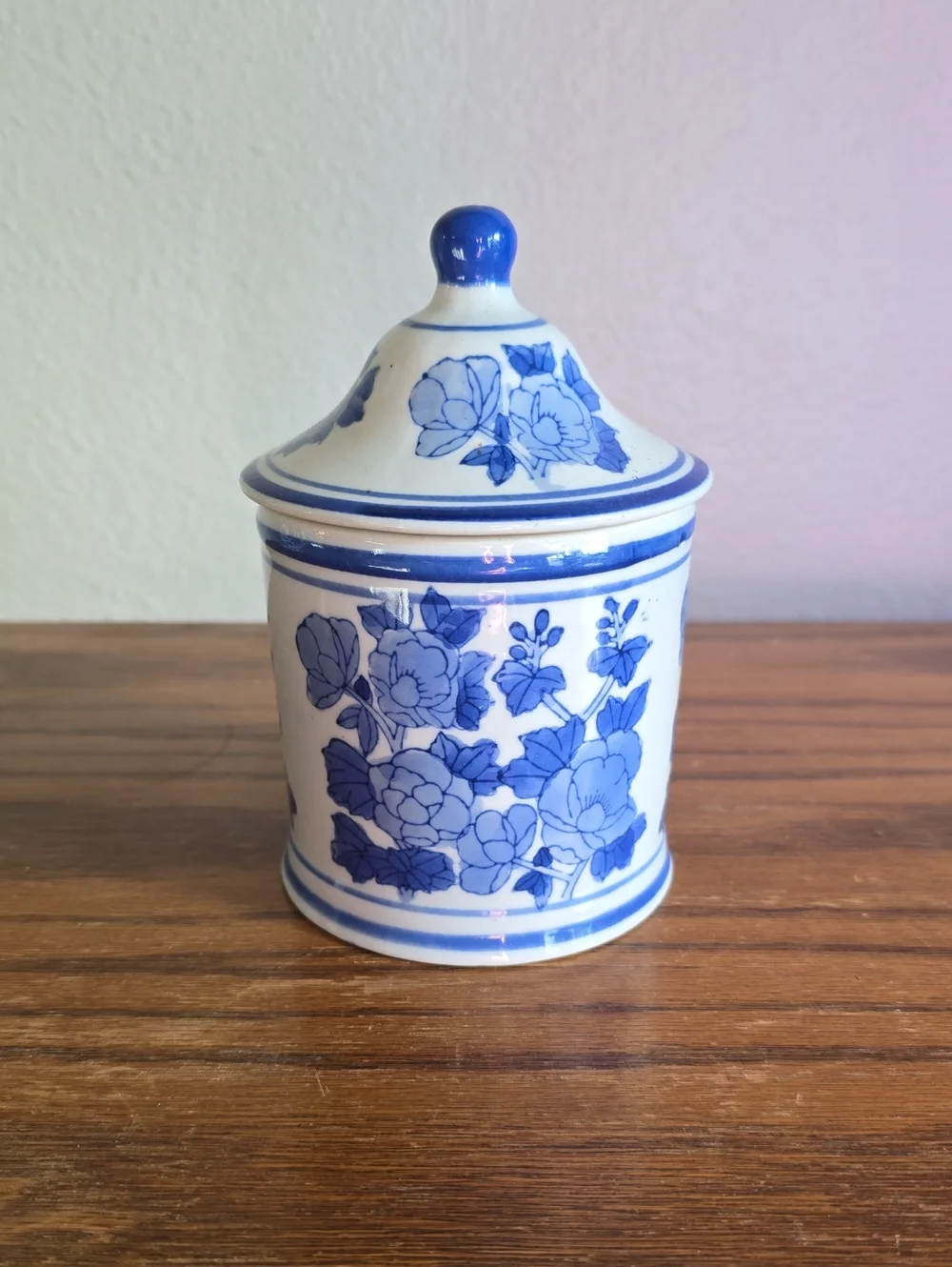 Vintage Chinese Porcelain Lidded Jar Tote 14